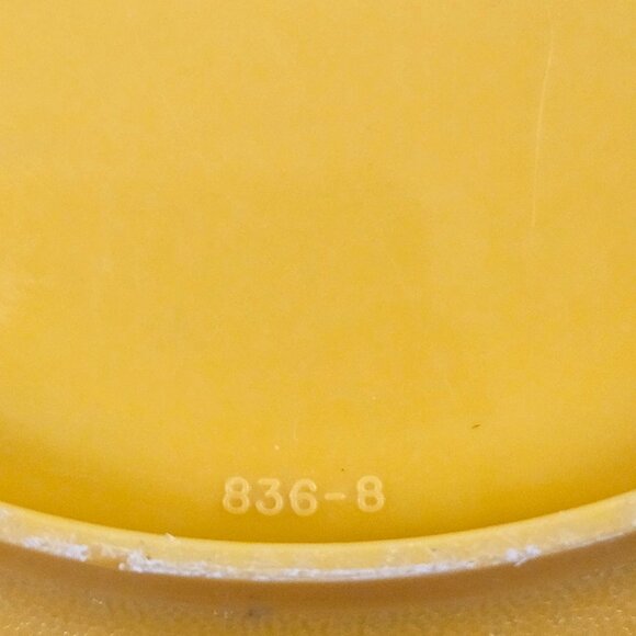 Vintage Tupperware Bowl Square Servalier Harvest Gold Sunburst Lid 6 cup Yellow - Picture 12 of 12